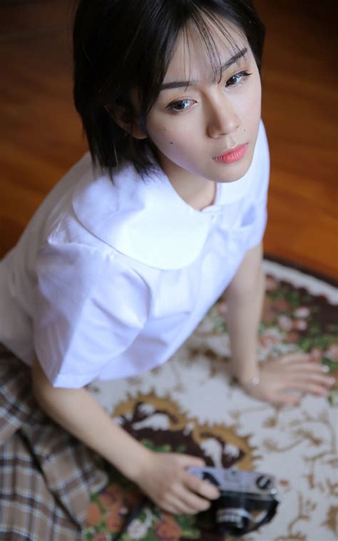 厨房抬起月月的腿